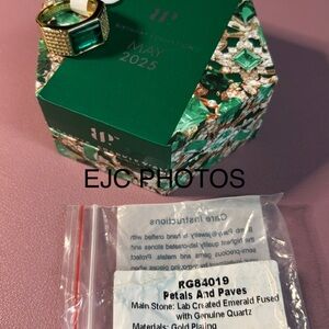 Emerald Ring in Gold